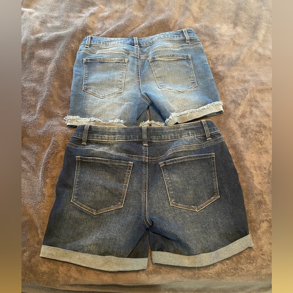 2 pairs SO Jean shorts - Picture 2 of 5